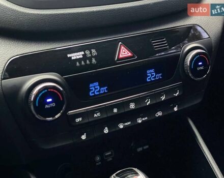 Черный Хендай Туксон, объемом двигателя 2 л и пробегом 106 тыс. км за 19500 $, фото 18 на Automoto.ua