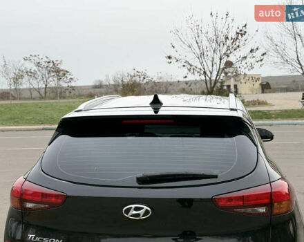 Черный Хендай Туксон, объемом двигателя 2 л и пробегом 70 тыс. км за 23000 $, фото 8 на Automoto.ua