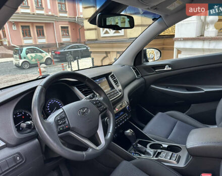 Черный Хендай Туксон, объемом двигателя 2 л и пробегом 100 тыс. км за 16900 $, фото 18 на Automoto.ua