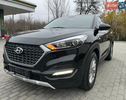 Черный Хендай Туксон, объемом двигателя 1.69 л и пробегом 134 тыс. км за 21800 $, фото 4 на Automoto.ua