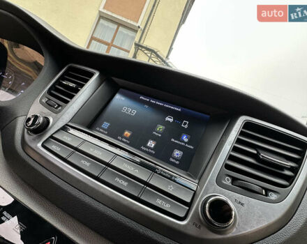 Черный Хендай Туксон, объемом двигателя 2 л и пробегом 156 тыс. км за 12800 $, фото 75 на Automoto.ua