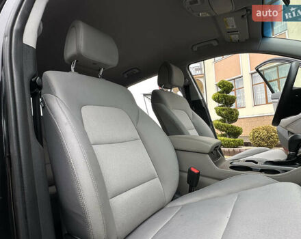 Черный Хендай Туксон, объемом двигателя 2 л и пробегом 156 тыс. км за 12800 $, фото 72 на Automoto.ua