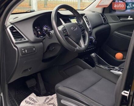Черный Хендай Туксон, объемом двигателя 2 л и пробегом 106 тыс. км за 19500 $, фото 8 на Automoto.ua