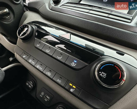 Черный Хендай Туксон, объемом двигателя 2 л и пробегом 156 тыс. км за 12800 $, фото 74 на Automoto.ua