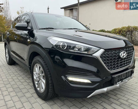 Черный Хендай Туксон, объемом двигателя 1.69 л и пробегом 134 тыс. км за 21800 $, фото 6 на Automoto.ua