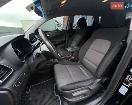 Черный Хендай Туксон, объемом двигателя 2 л и пробегом 115 тыс. км за 18000 $, фото 5 на Automoto.ua