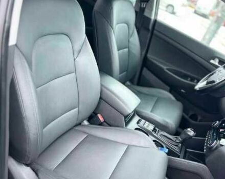 Чорний Хендай Туксон, об'ємом двигуна 1.6 л та пробігом 102 тис. км за 329 $, фото 17 на Automoto.ua