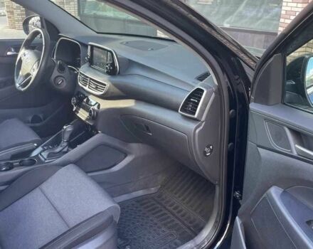 Черный Хендай Туксон, объемом двигателя 2 л и пробегом 119 тыс. км за 9900 $, фото 6 на Automoto.ua