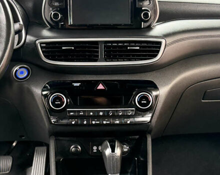 Черный Хендай Туксон, объемом двигателя 2 л и пробегом 70 тыс. км за 23000 $, фото 11 на Automoto.ua