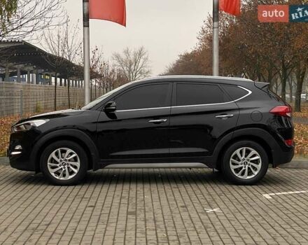 Черный Хендай Туксон, объемом двигателя 2 л и пробегом 106 тыс. км за 19500 $, фото 4 на Automoto.ua
