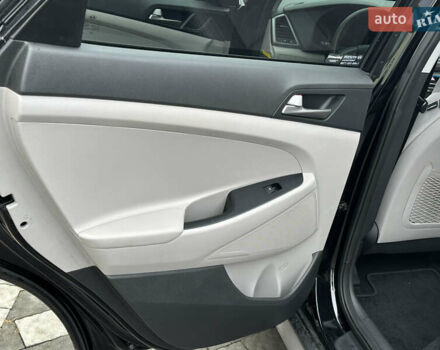 Черный Хендай Туксон, объемом двигателя 2 л и пробегом 156 тыс. км за 12800 $, фото 79 на Automoto.ua