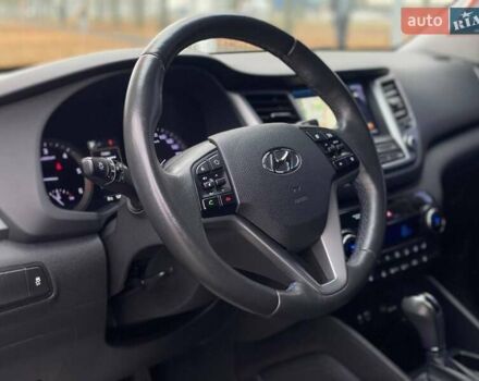 Черный Хендай Туксон, объемом двигателя 2 л и пробегом 106 тыс. км за 19500 $, фото 9 на Automoto.ua