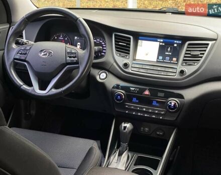 Черный Хендай Туксон, объемом двигателя 2 л и пробегом 106 тыс. км за 19500 $, фото 14 на Automoto.ua