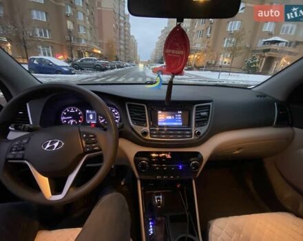 Чорний Хендай Туксон, об'ємом двигуна 1.98 л та пробігом 155 тис. км за 14800 $, фото 5 на Automoto.ua