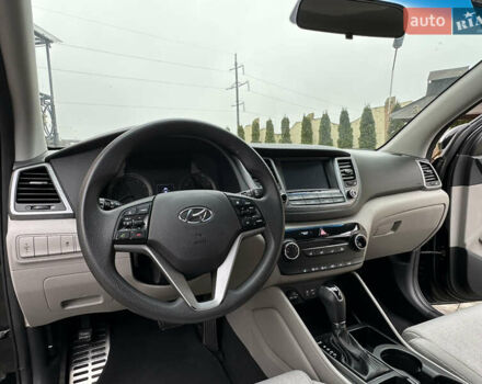 Черный Хендай Туксон, объемом двигателя 2 л и пробегом 156 тыс. км за 12800 $, фото 71 на Automoto.ua