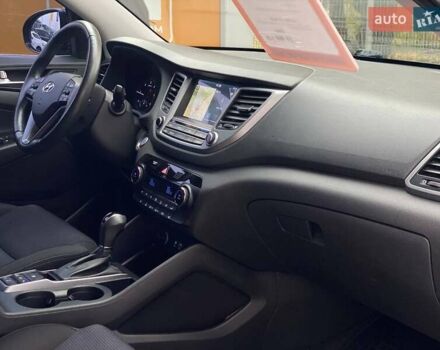 Черный Хендай Туксон, объемом двигателя 2 л и пробегом 106 тыс. км за 19500 $, фото 12 на Automoto.ua