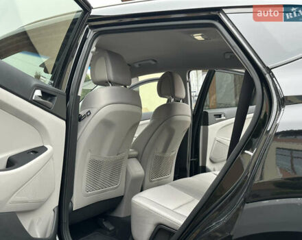 Черный Хендай Туксон, объемом двигателя 2 л и пробегом 156 тыс. км за 12800 $, фото 78 на Automoto.ua