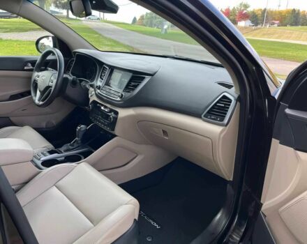 Черный Хендай Туксон, объемом двигателя 1.6 л и пробегом 34 тыс. км за 19000 $, фото 7 на Automoto.ua