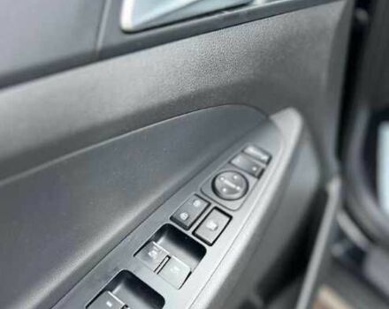 Чорний Хендай Туксон, об'ємом двигуна 1.6 л та пробігом 102 тис. км за 329 $, фото 10 на Automoto.ua