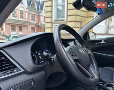 Черный Хендай Туксон, объемом двигателя 2 л и пробегом 100 тыс. км за 16900 $, фото 22 на Automoto.ua