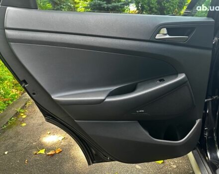 Черный Хендай Туксон, объемом двигателя 2 л и пробегом 109 тыс. км за 18490 $, фото 17 на Automoto.ua
