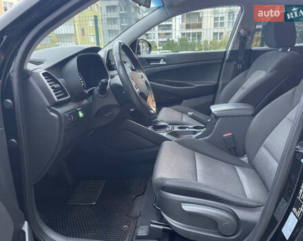 Черный Хендай Туксон, объемом двигателя 2 л и пробегом 103 тыс. км за 20900 $, фото 17 на Automoto.ua