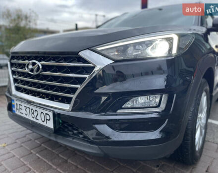 Черный Хендай Туксон, объемом двигателя 2 л и пробегом 103 тыс. км за 20900 $, фото 2 на Automoto.ua
