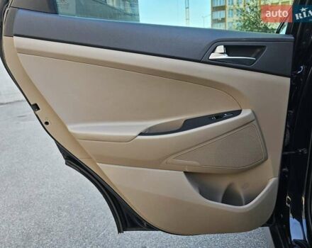 Черный Хендай Туксон, объемом двигателя 2 л и пробегом 108 тыс. км за 25500 $, фото 59 на Automoto.ua