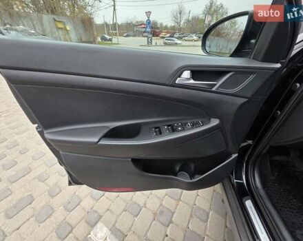 Черный Хендай Туксон, объемом двигателя 2 л и пробегом 151 тыс. км за 18950 $, фото 84 на Automoto.ua