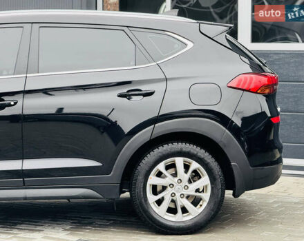 Чорний Хендай Туксон, об'ємом двигуна 2 л та пробігом 84 тис. км за 19000 $, фото 6 на Automoto.ua