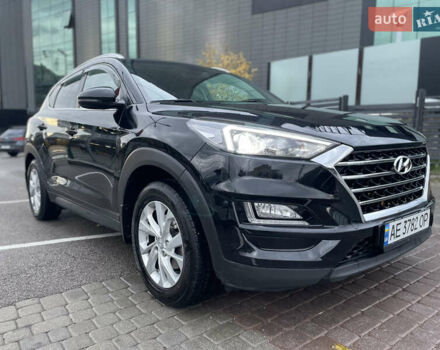 Черный Хендай Туксон, объемом двигателя 2 л и пробегом 103 тыс. км за 20900 $, фото 4 на Automoto.ua