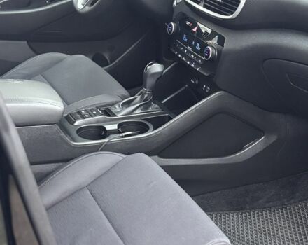 Черный Хендай Туксон, объемом двигателя 2.4 л и пробегом 140 тыс. км за 20000 $, фото 2 на Automoto.ua