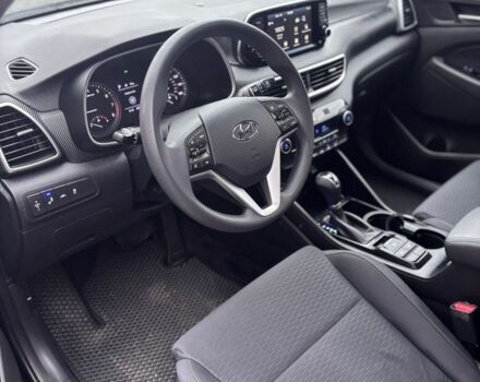 Черный Хендай Туксон, объемом двигателя 2.4 л и пробегом 140 тыс. км за 20000 $, фото 6 на Automoto.ua