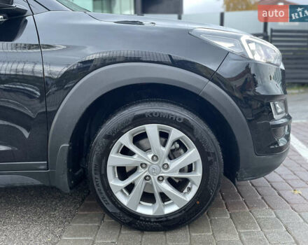 Черный Хендай Туксон, объемом двигателя 2 л и пробегом 103 тыс. км за 20900 $, фото 5 на Automoto.ua
