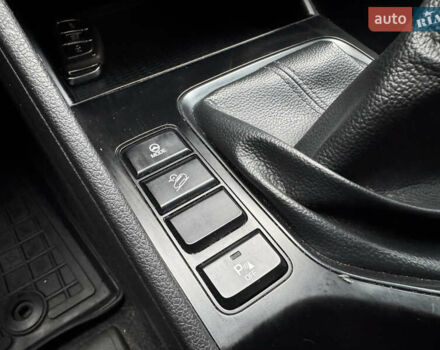 Чорний Хендай Туксон, об'ємом двигуна 2 л та пробігом 84 тис. км за 19000 $, фото 22 на Automoto.ua