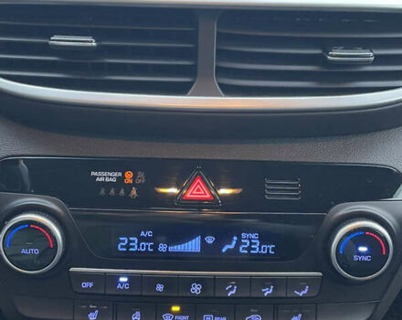 Черный Хендай Туксон, объемом двигателя 2 л и пробегом 103 тыс. км за 20900 $, фото 23 на Automoto.ua