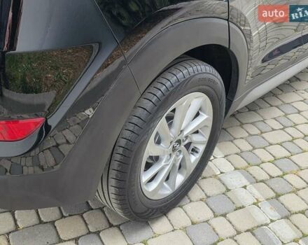 Черный Хендай Туксон, объемом двигателя 2 л и пробегом 151 тыс. км за 18950 $, фото 28 на Automoto.ua