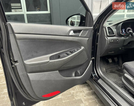 Чорний Хендай Туксон, об'ємом двигуна 2 л та пробігом 84 тис. км за 19000 $, фото 31 на Automoto.ua