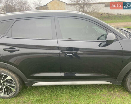 Черный Хендай Туксон, объемом двигателя 2.36 л и пробегом 68 тыс. км за 19000 $, фото 3 на Automoto.ua