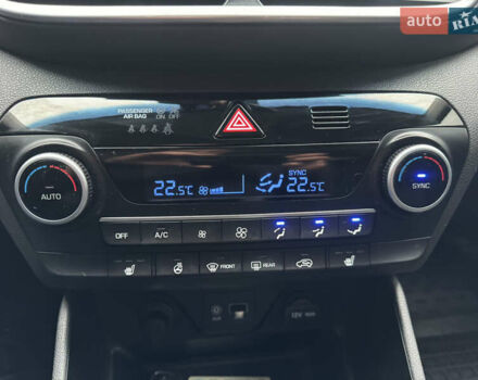 Чорний Хендай Туксон, об'ємом двигуна 2 л та пробігом 84 тис. км за 19000 $, фото 25 на Automoto.ua