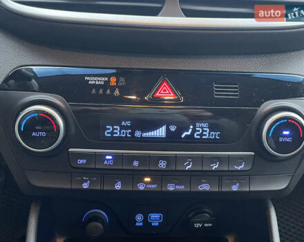 Черный Хендай Туксон, объемом двигателя 2 л и пробегом 103 тыс. км за 20900 $, фото 28 на Automoto.ua