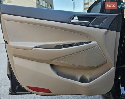 Черный Хендай Туксон, объемом двигателя 2 л и пробегом 108 тыс. км за 25500 $, фото 26 на Automoto.ua