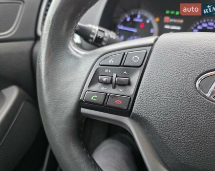 Черный Хендай Туксон, объемом двигателя 2 л и пробегом 151 тыс. км за 18950 $, фото 94 на Automoto.ua