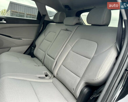 Черный Хендай Туксон, объемом двигателя 2 л и пробегом 48 тыс. км за 20490 $, фото 30 на Automoto.ua