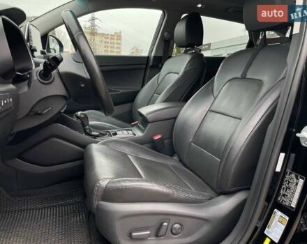 Черный Хендай Туксон, объемом двигателя 2.36 л и пробегом 137 тыс. км за 21990 $, фото 22 на Automoto.ua