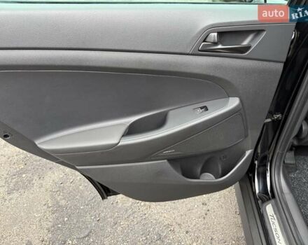 Черный Хендай Туксон, объемом двигателя 2 л и пробегом 98 тыс. км за 25900 $, фото 29 на Automoto.ua