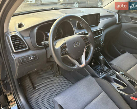 Черный Хендай Туксон, объемом двигателя 2 л и пробегом 74 тыс. км за 22600 $, фото 7 на Automoto.ua