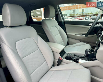 Черный Хендай Туксон, объемом двигателя 2 л и пробегом 48 тыс. км за 20490 $, фото 37 на Automoto.ua