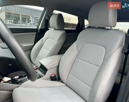 Черный Хендай Туксон, объемом двигателя 2 л и пробегом 48 тыс. км за 20490 $, фото 27 на Automoto.ua