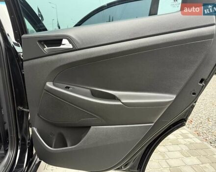 Черный Хендай Туксон, объемом двигателя 2 л и пробегом 55 тыс. км за 22300 $, фото 51 на Automoto.ua